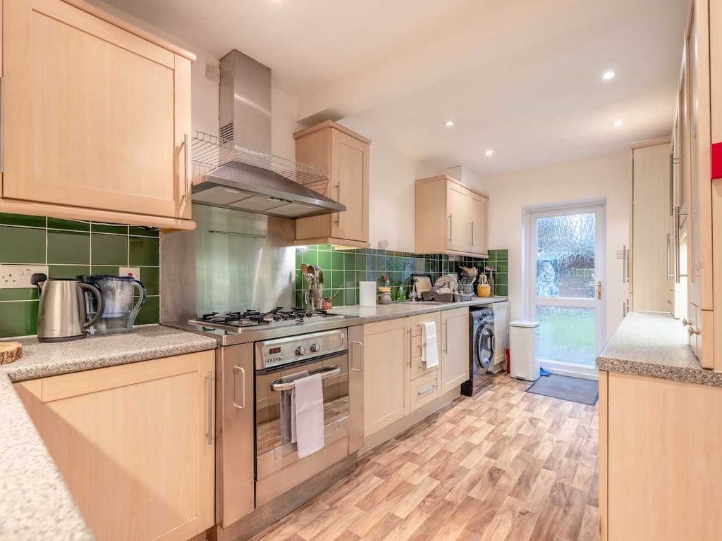 6 bed detached house for sale in Langley Road, Langley SL3, £879,950