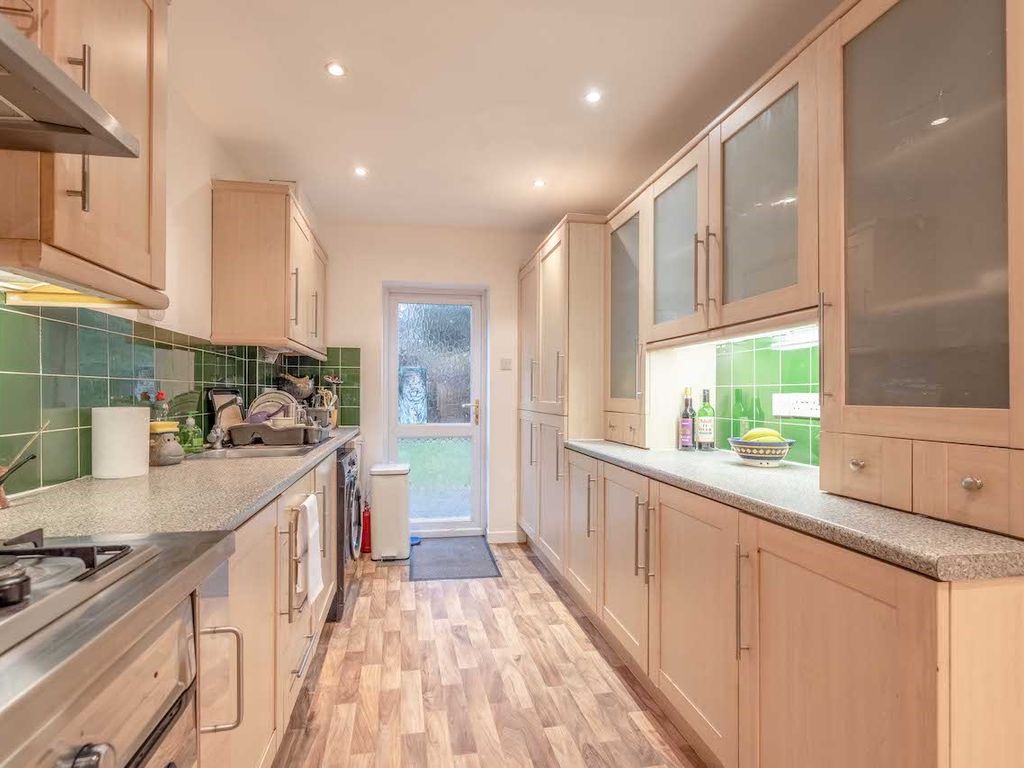 6 bed detached house for sale in Langley Road, Langley SL3, £879,950