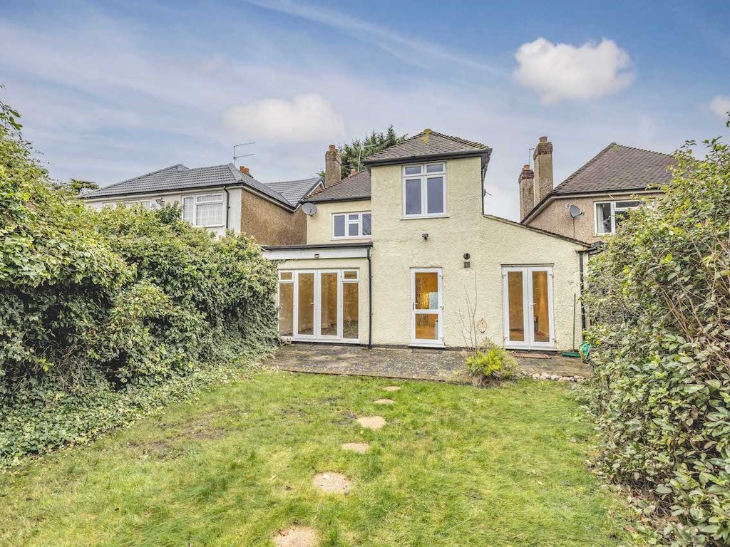 6 bed detached house for sale in Langley Road, Langley SL3, £879,950