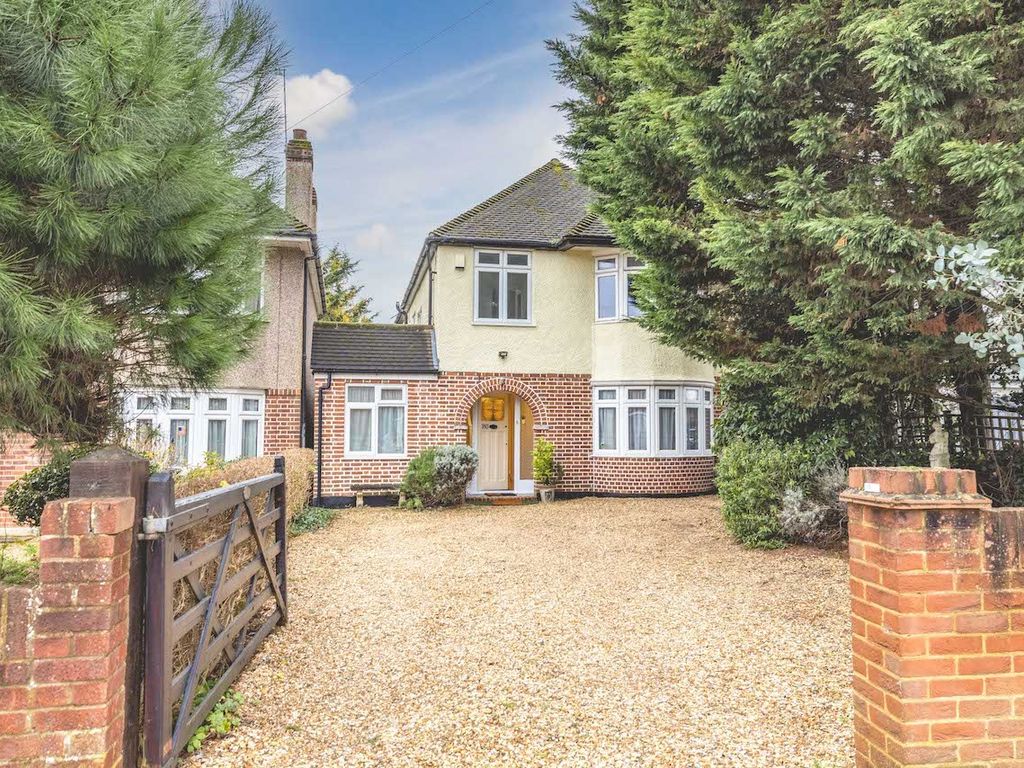 6 bed detached house for sale in Langley Road, Langley SL3, £879,950