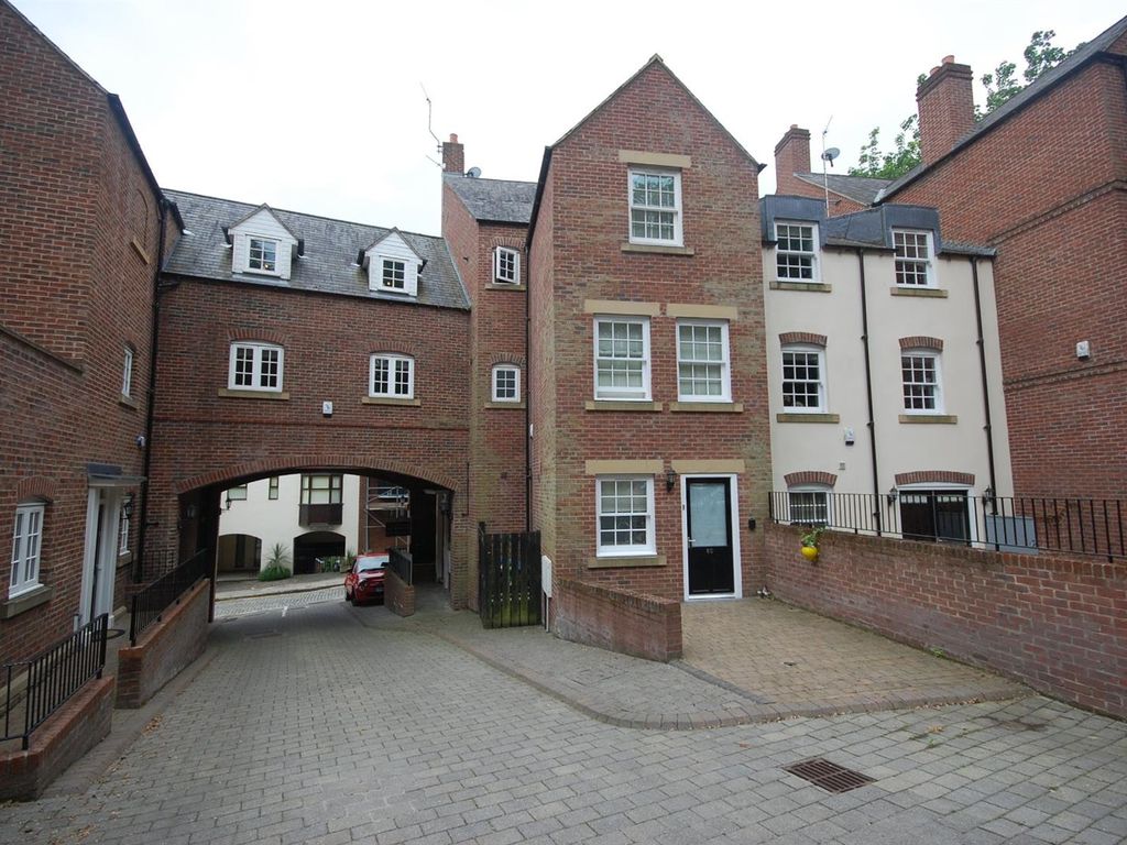 2 bed flat to rent in South Street, Durham DH1, £1,500 pcm