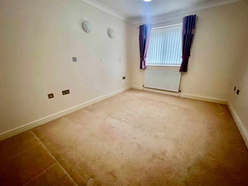 2 bed flat for sale in Venables Way, Lincoln LN2, £130,000