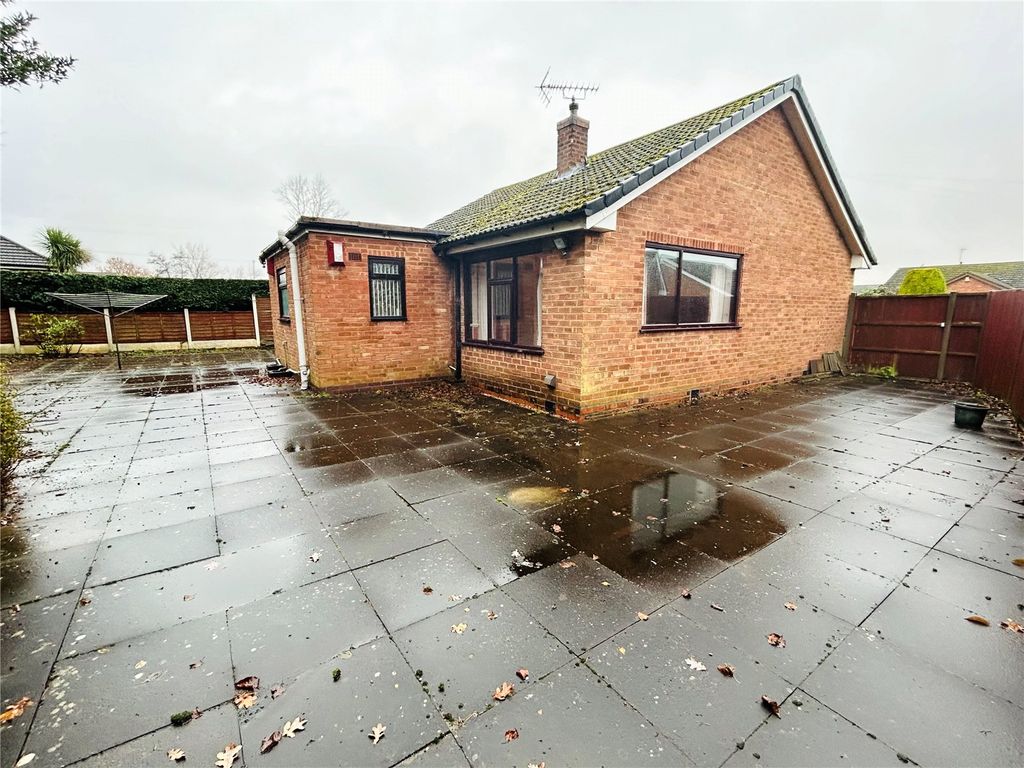 1 bed bungalow for sale in Wiclif Way, Nuneaton, Warwickshire CV10, £245,000