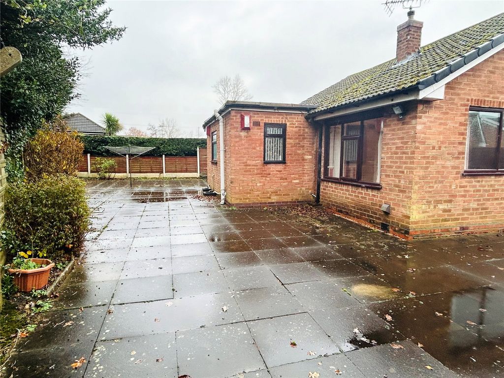 1 bed bungalow for sale in Wiclif Way, Nuneaton, Warwickshire CV10, £245,000