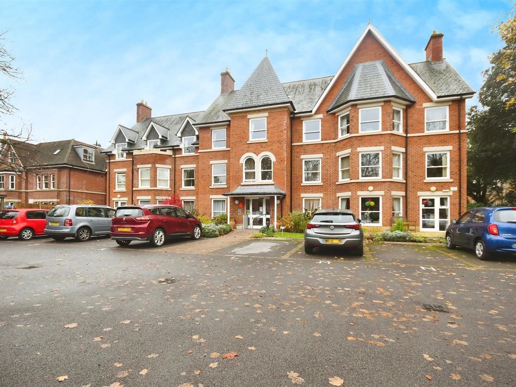 1 bed flat for sale in Sanderling Court, Wimborne Road, Bournemouth BH2, £150,000