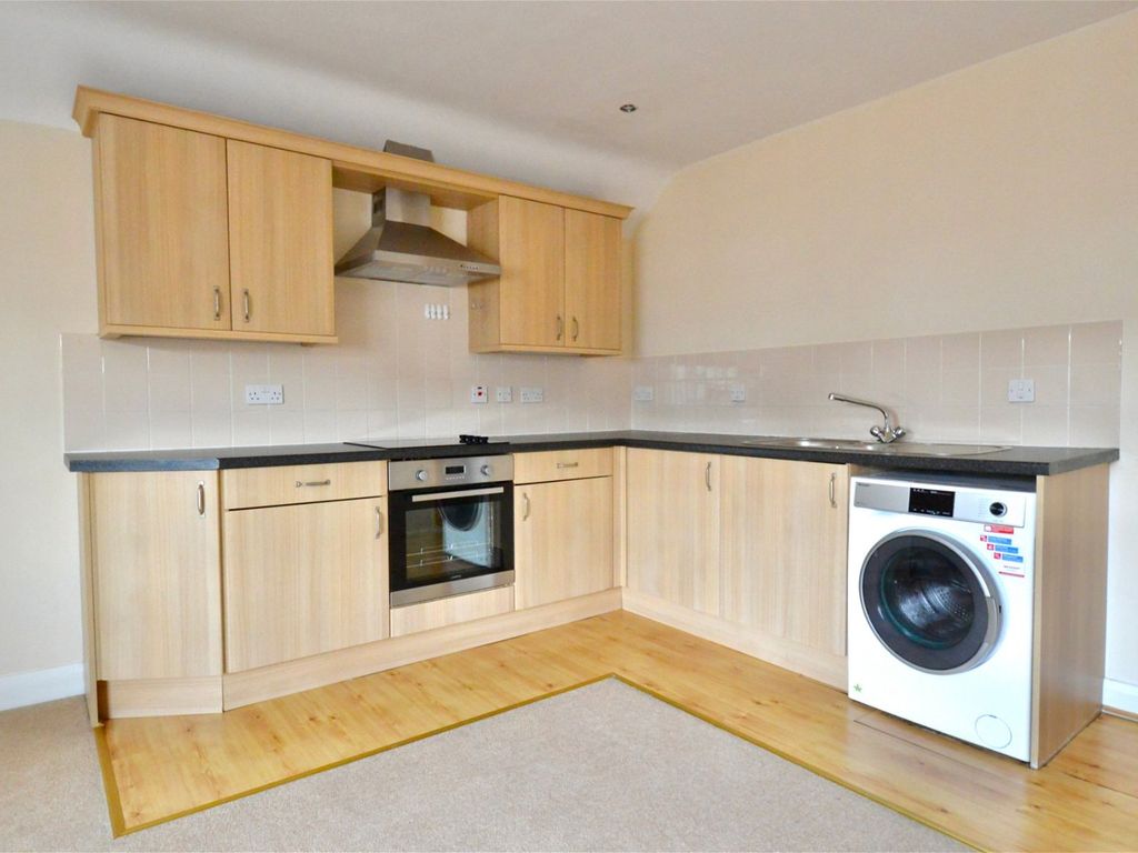 2 bed flat for sale in Avon Street, Evesham WR11, £125,000
