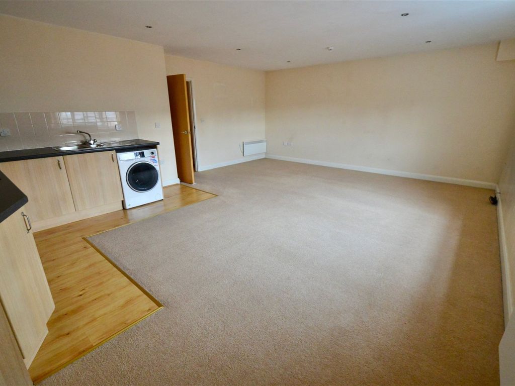 2 bed flat for sale in Avon Street, Evesham WR11, £125,000
