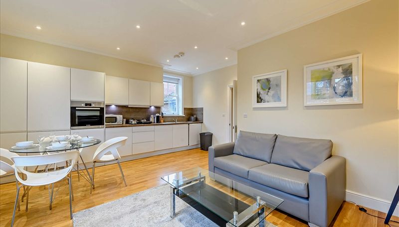 2 bed flat to rent in King Street, London W6, £3,198 pcm