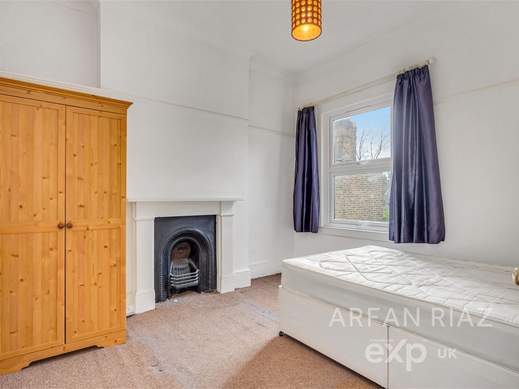 2 bed flat to rent in Bradley Gardens, West Ealing, London W13, £1,750 pcm