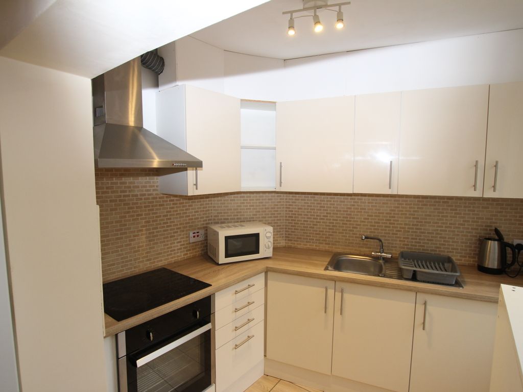 4 bed flat to rent in Long Row, Nottingham NG1, £2,513 pcm