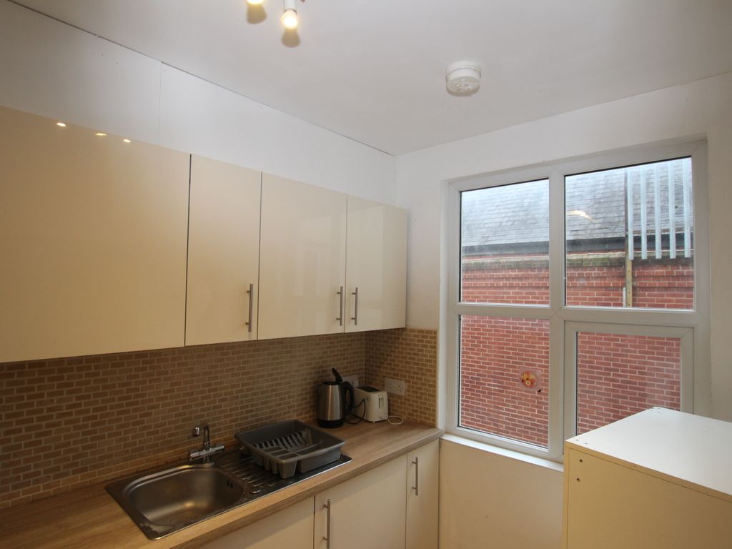 4 bed flat to rent in Long Row, Nottingham NG1, £2,513 pcm