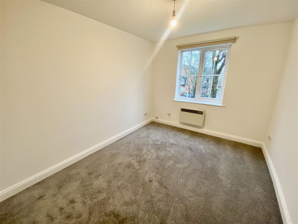 1 bed flat for sale in Dewell Mews, Old Town, Swindon SN3, £130,000