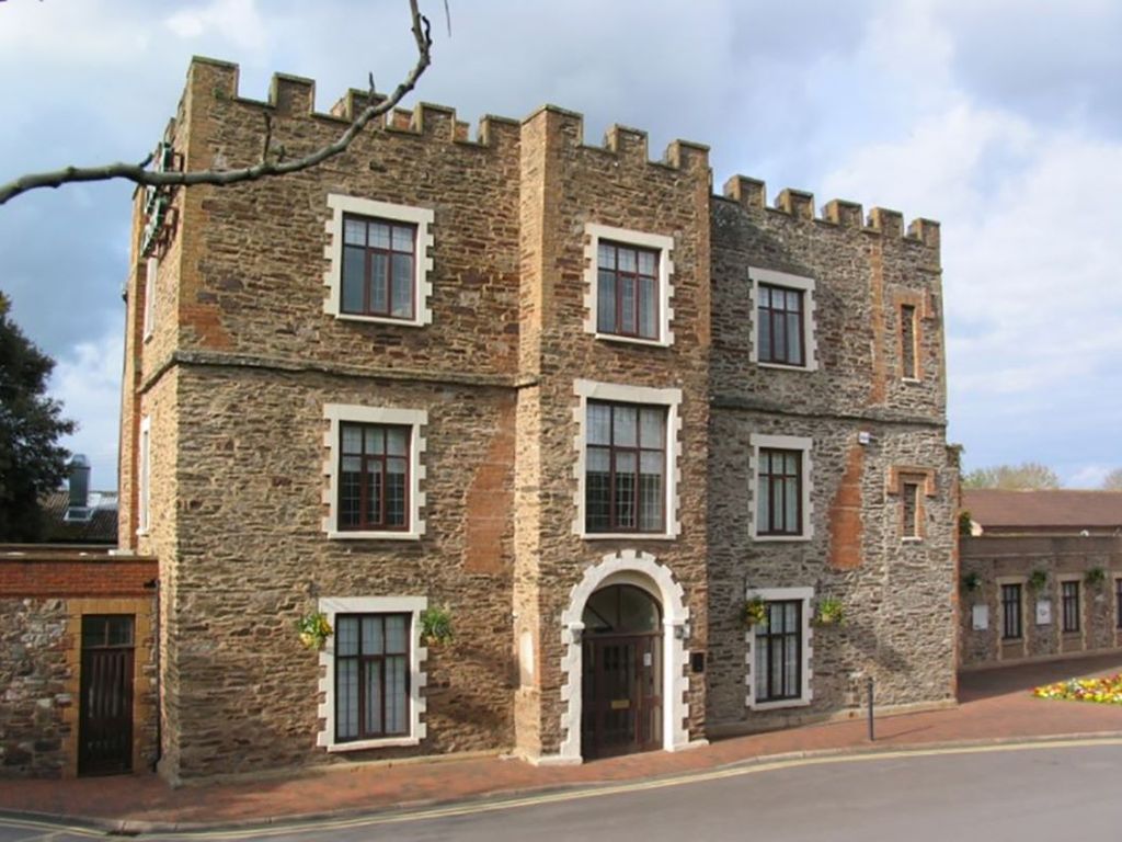 Office to let in The Keep, Taunton TA1, £18,000 pa