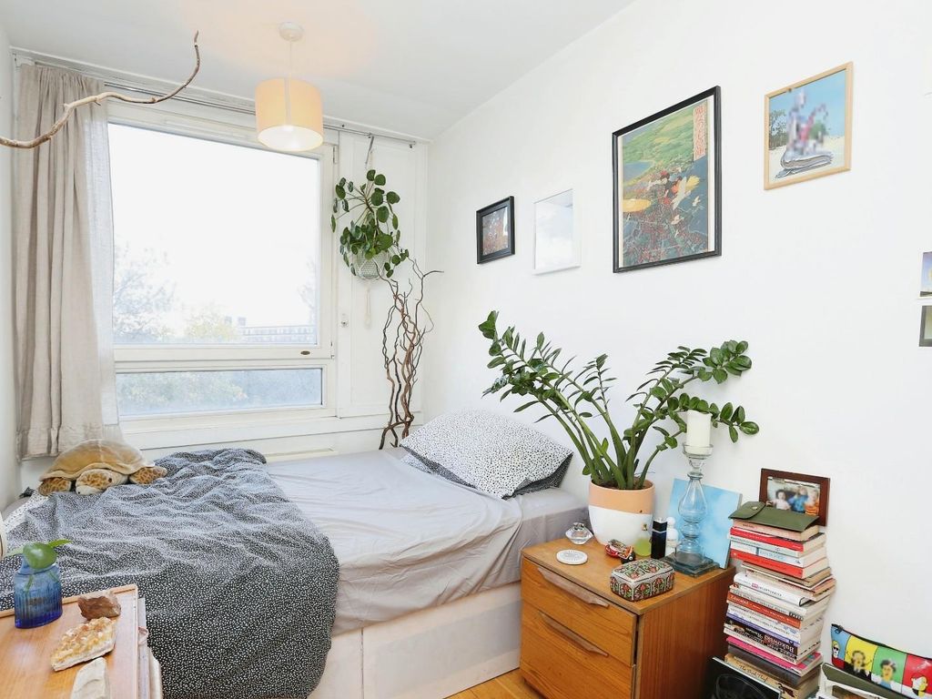 3 bed flat for sale in Hanworth House, John Ruskin Street, London SE5, £345,000