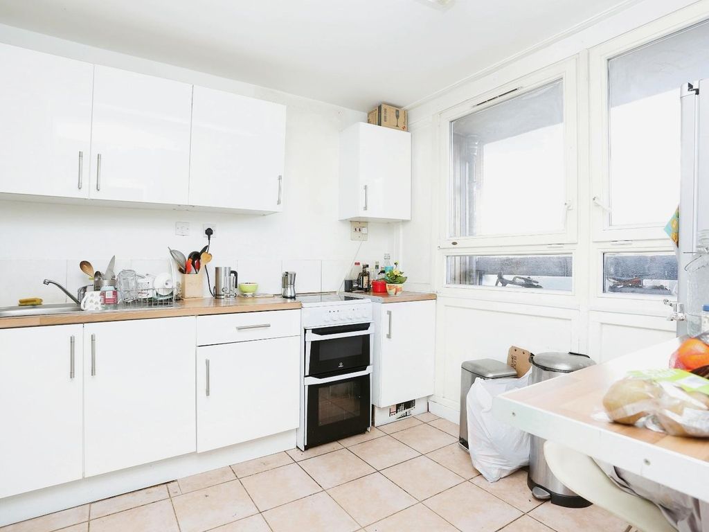 3 bed flat for sale in Hanworth House, John Ruskin Street, London SE5, £345,000