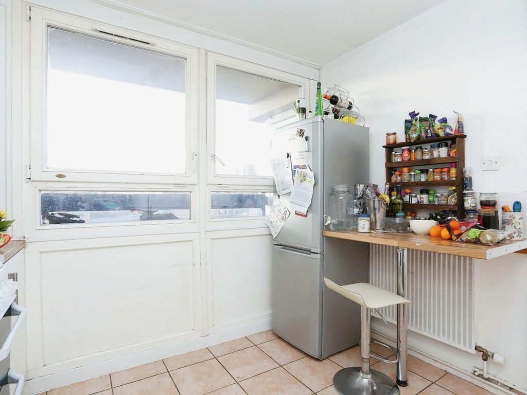 3 bed flat for sale in Hanworth House, John Ruskin Street, London SE5, £345,000