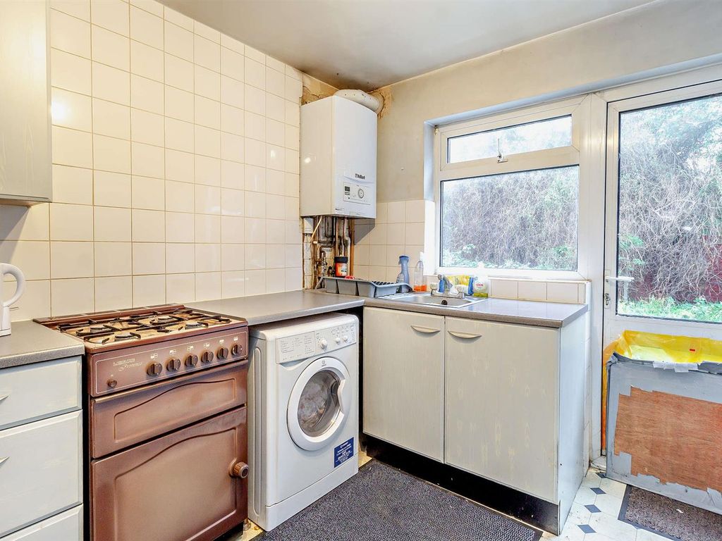 2 bed flat for sale in Udall Gardens, Collier Row, Romford RM5, £265,000