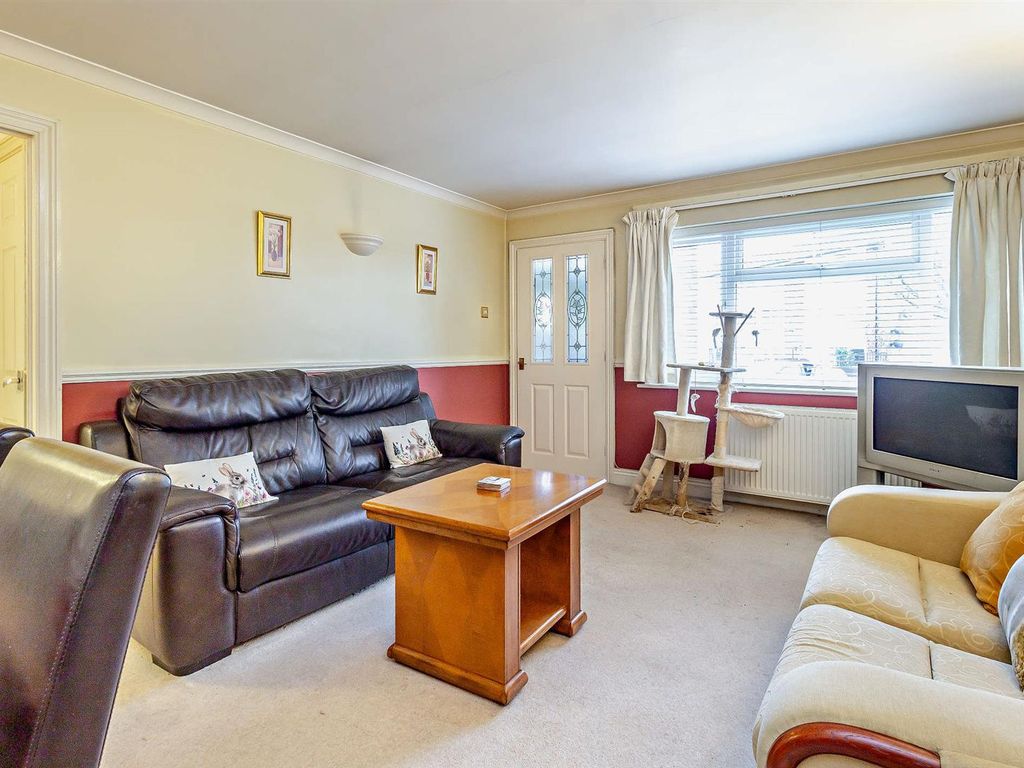 2 bed flat for sale in Udall Gardens, Collier Row, Romford RM5, £265,000