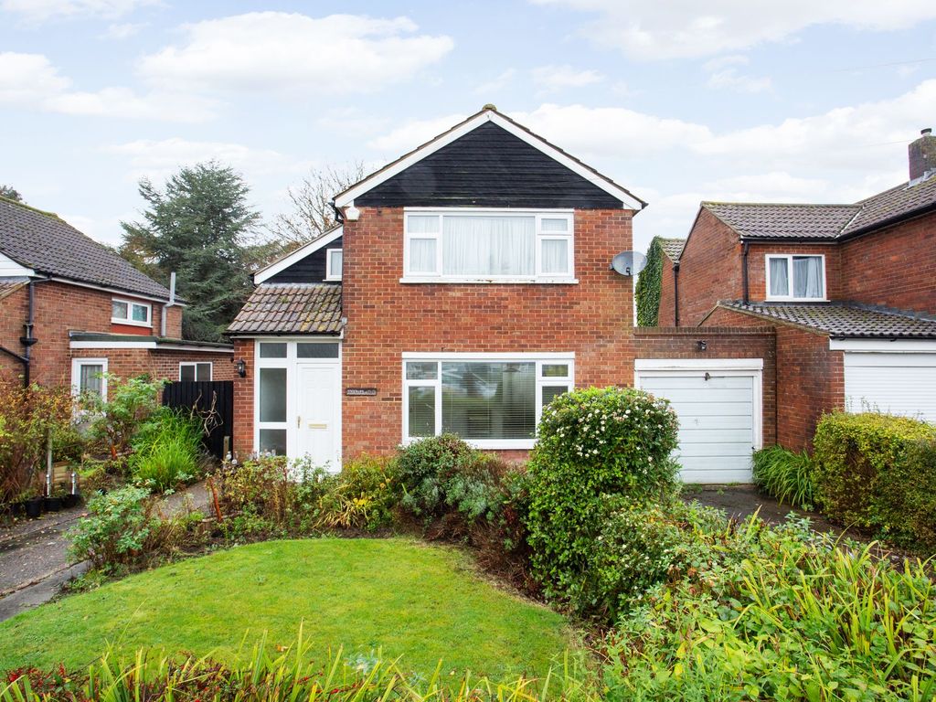 3 bed detached house for sale in Barton Road, Canterbury CT1, £375,000