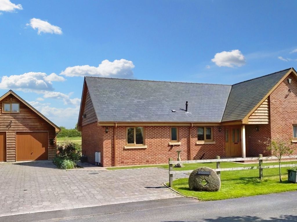 4 bed detached house for sale in Cross Keys, Hereford HR1, £615,000