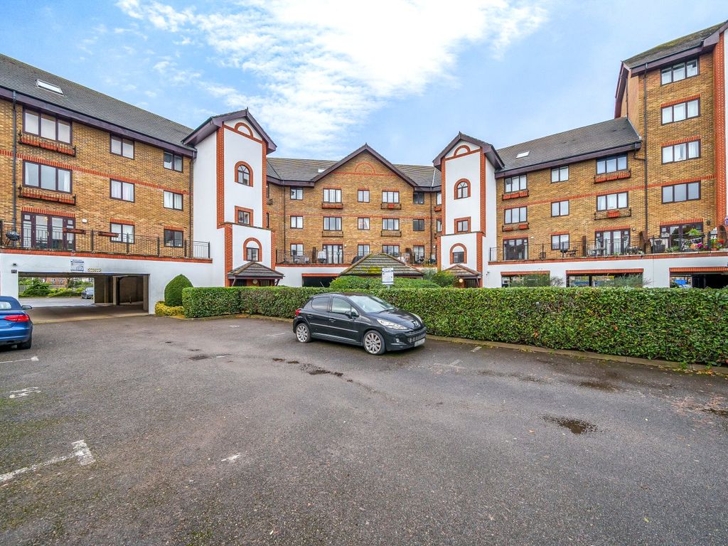 1 bed flat to rent in Regents Court, Sopwith Way, Kingston Upon Thames KT2, £1,600 pcm