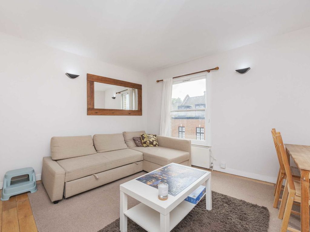 1 bed flat for sale in Fernlea Road, London SW12, £279,000