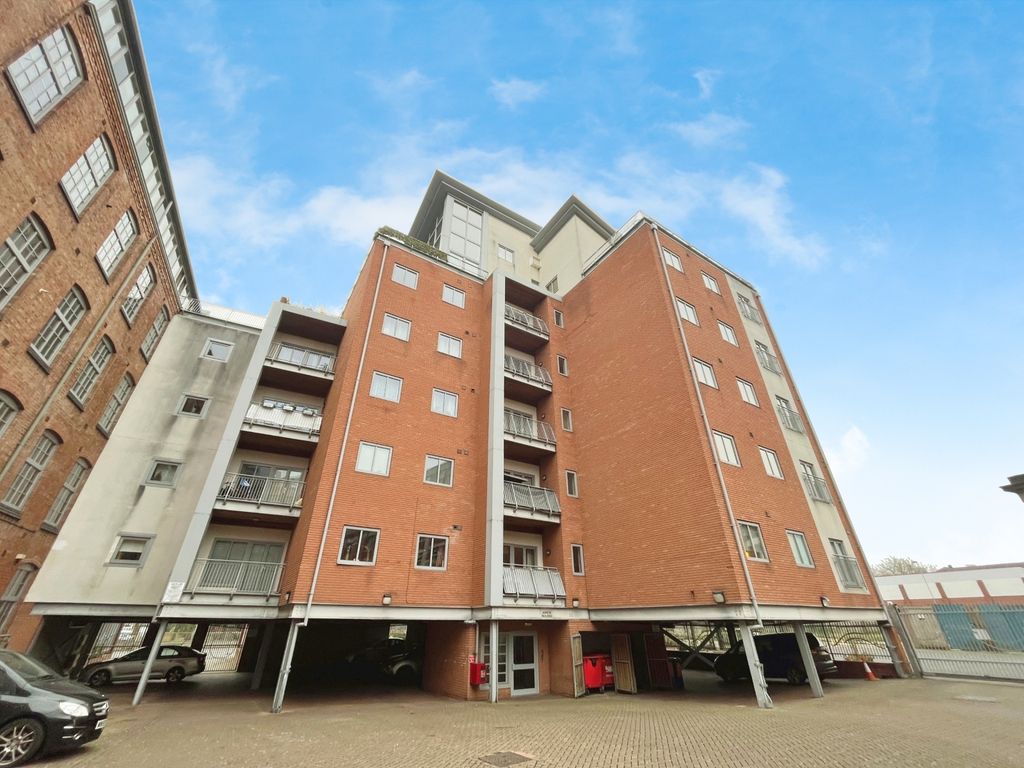 2 bed flat for sale in Junior Street, Leicester, Leicestershire LE1, £140,000