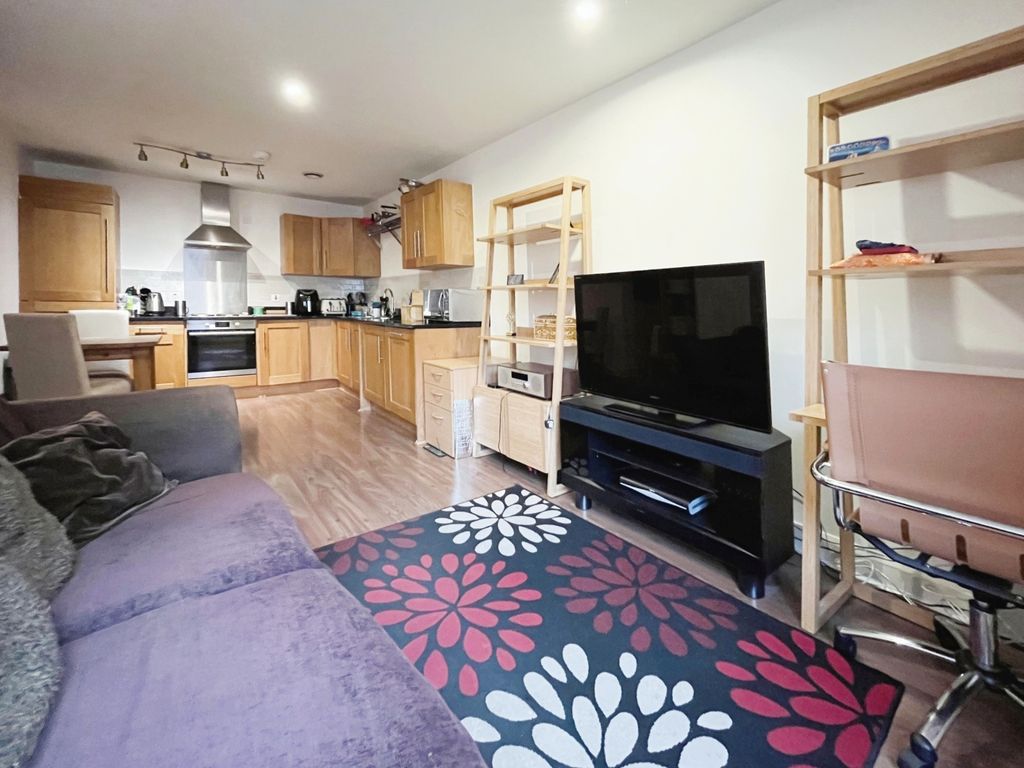 2 bed flat for sale in Junior Street, Leicester, Leicestershire LE1, £140,000