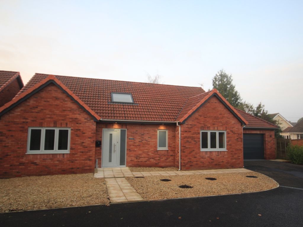 4 bed bungalow to rent in Front Street, Chedzoy, Bridgwater TA7, £2,000 pcm