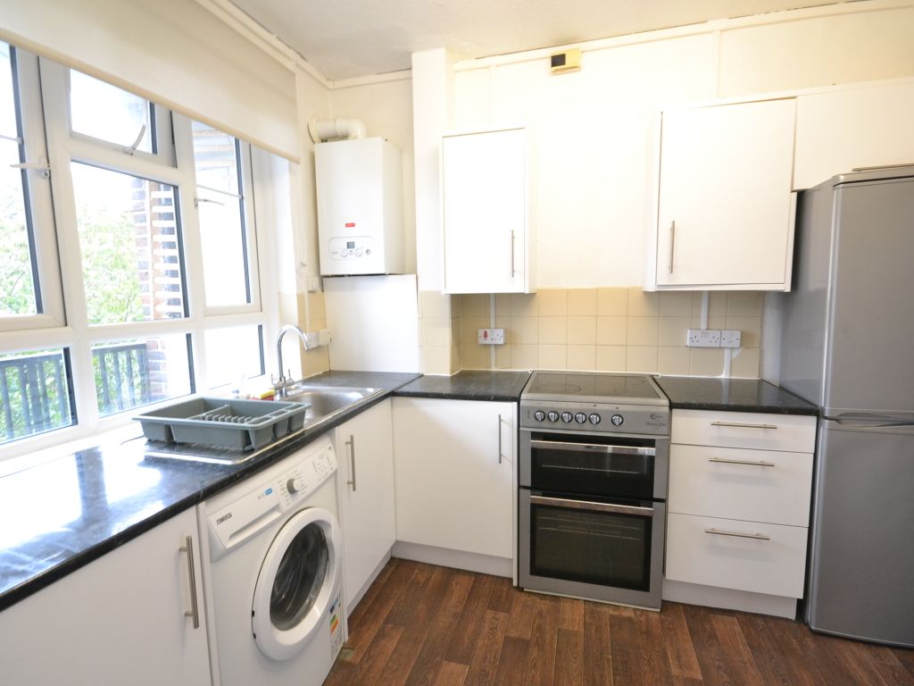 2 bed flat for sale in White City Estate, London W12, £360,000