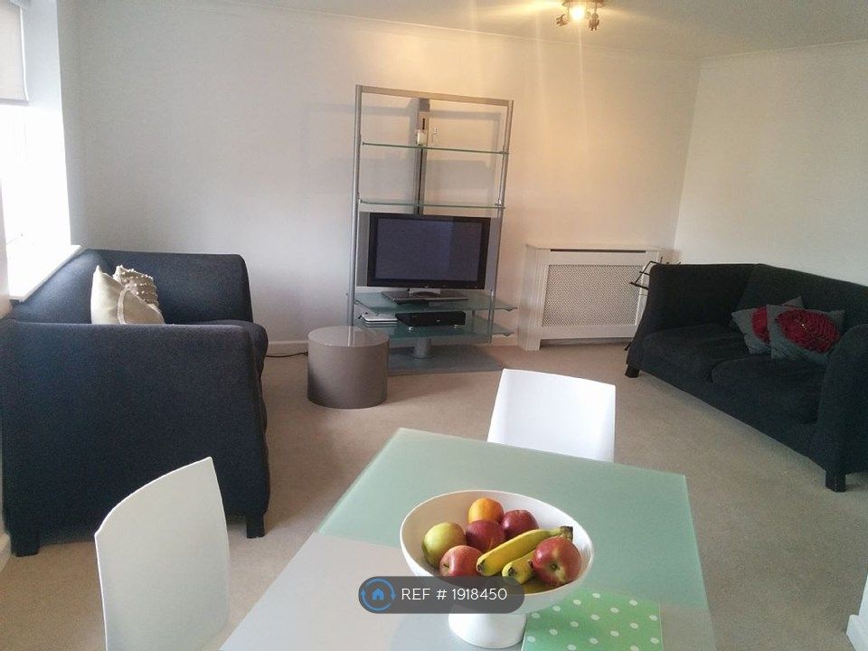 2 bed flat to rent in Chiswick, London W4, £2,600 pcm