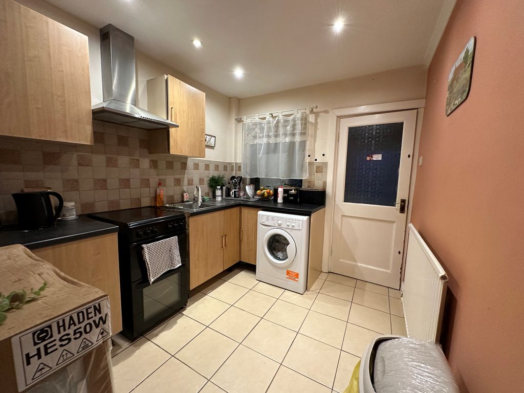 2 bed terraced house for sale in Vicars Walk, Worksop S80, £75,000