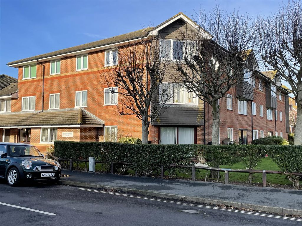 1 bed flat to rent in Irvine Road, Littlehampton BN17, £775 pcm