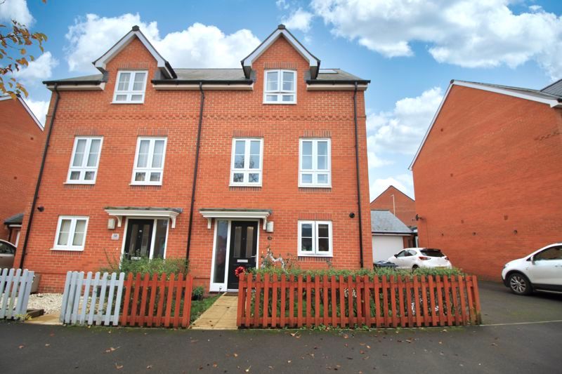 3 bed town house for sale in Kingsman Drive, Botley, Southampton SO32, £375,000