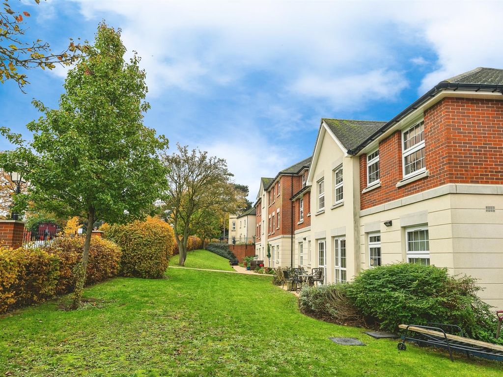 1 bed flat for sale in Weighbridge Court, 301 High Street, Chipping Ongar, Essex CM5, £279,999