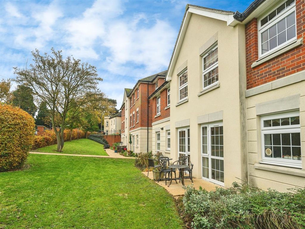 1 bed flat for sale in Weighbridge Court, 301 High Street, Chipping Ongar, Essex CM5, £279,999