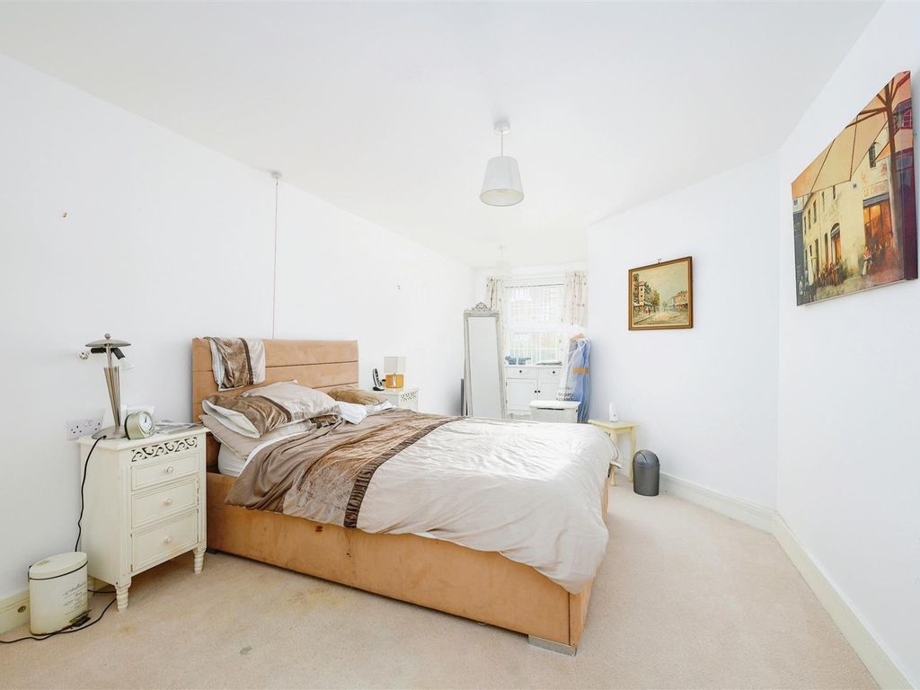 1 bed flat for sale in Weighbridge Court, 301 High Street, Chipping Ongar, Essex CM5, £279,999