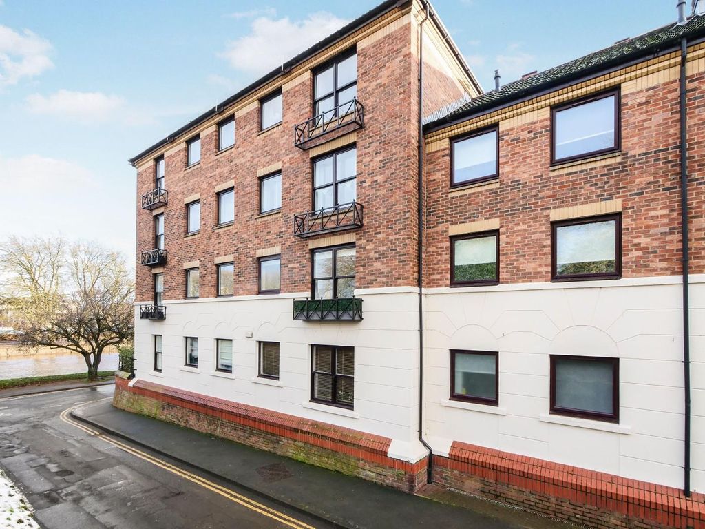 1 bed flat for sale in Postern Close, York YO23, £235,000