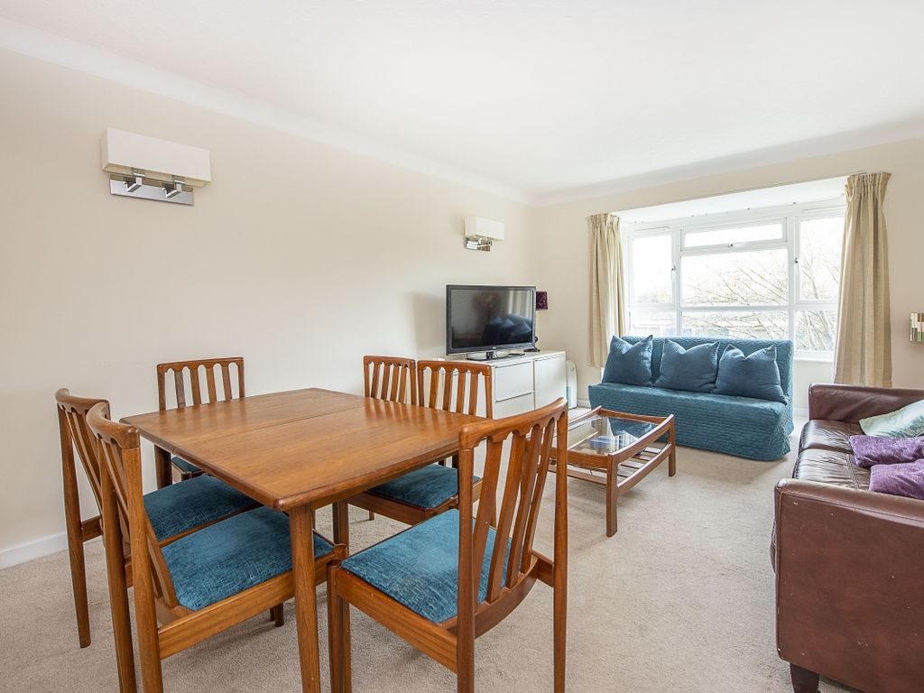 2 bed flat to rent in Adelaide Road, Surbiton KT6, £3,350 pcm