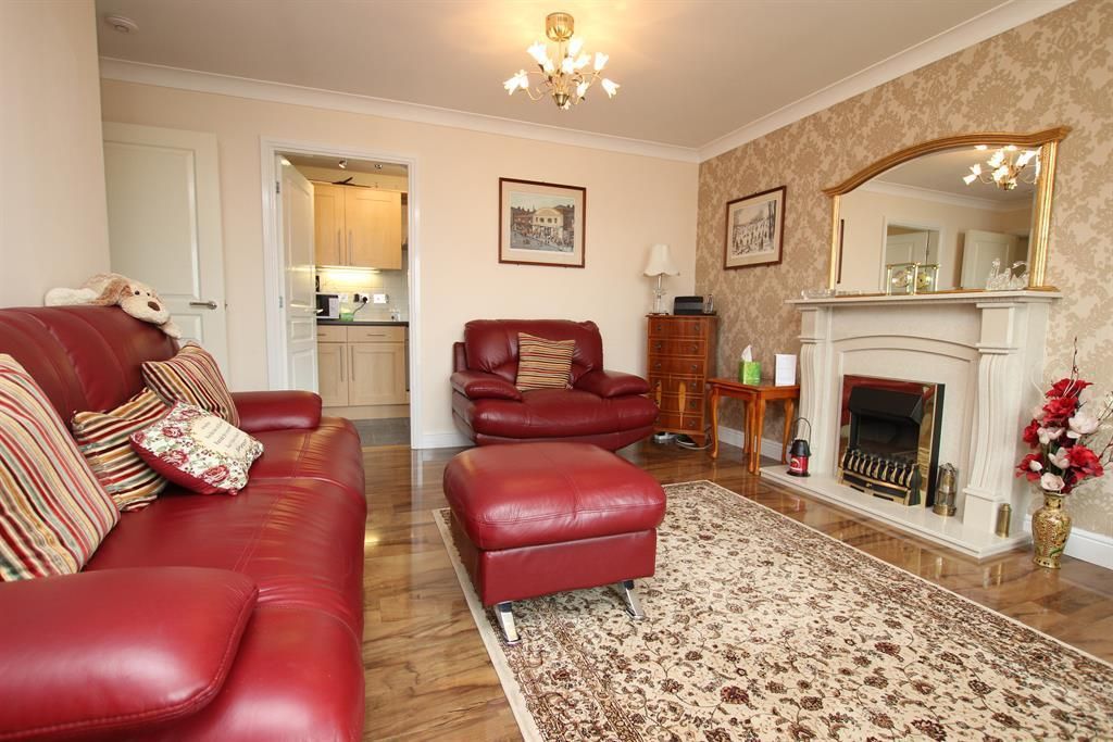 2 bed flat to rent in Wellsprings, Marsh House Lane, Darwen BB3, £600 pcm
