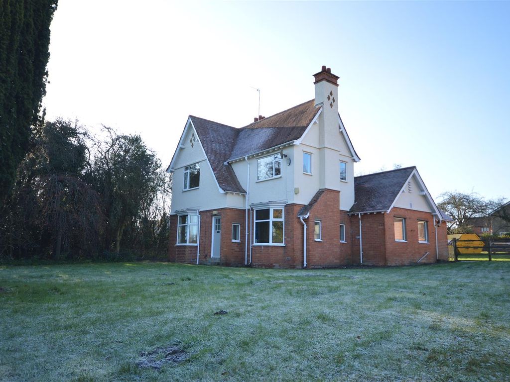 3 bed detached house to rent in Glebe Farm House, Sargeants Lane, Collingtree NN4, £1,700 pcm