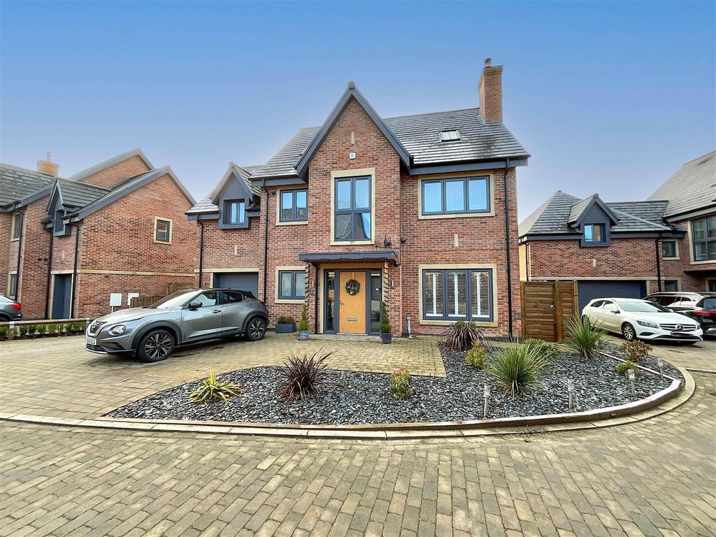 5 bed detached house for sale in Close Lane, Alsager, Stoke-On-Trent ST7, £575,000