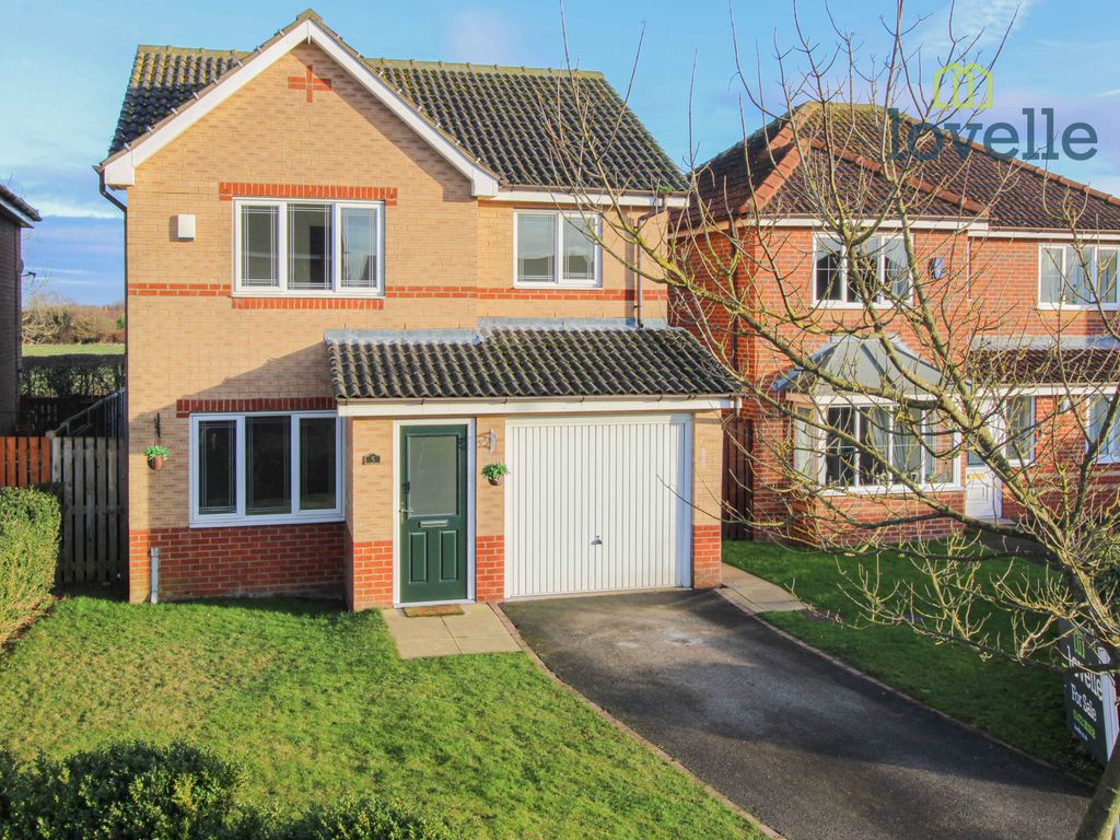 3 bed detached house for sale in Arnold Close, Laceby DN37, £219,950