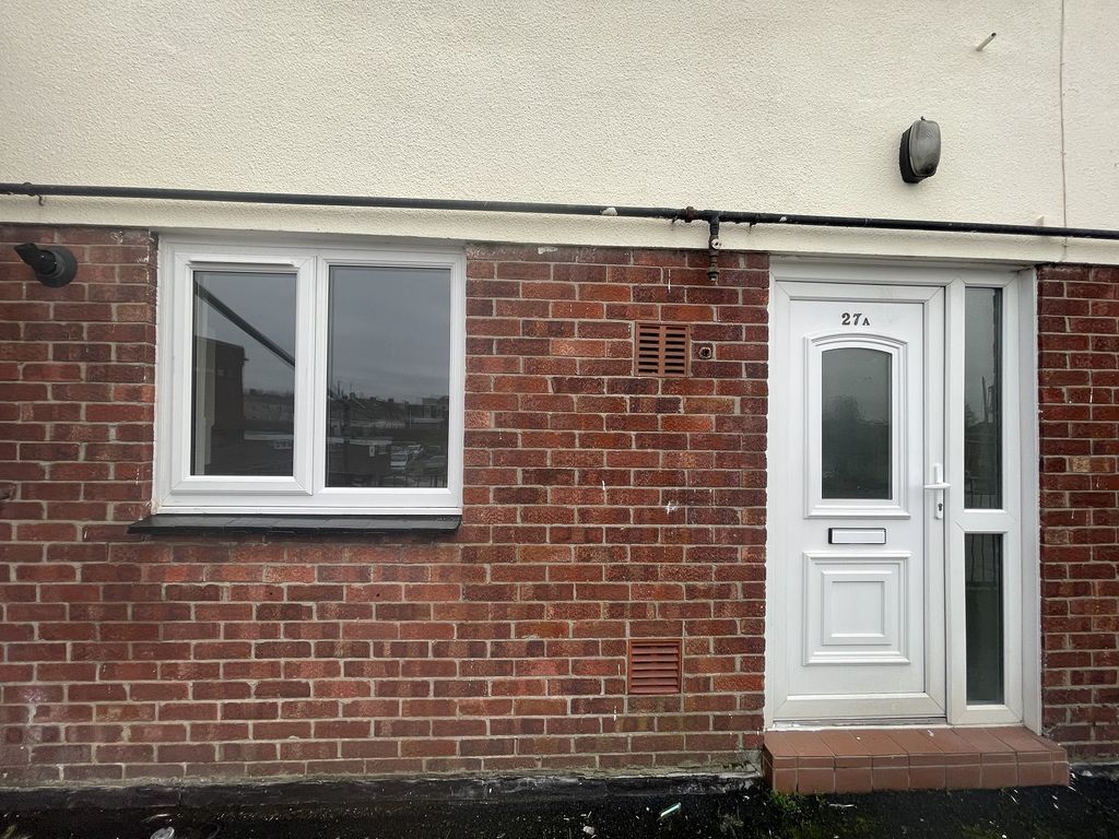 2 bed maisonette to rent in Newport Road, Caldicot, Monmouthshire. NP26, £800 pcm