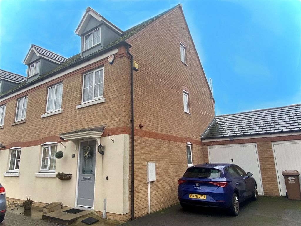 3 bed end terrace house for sale in Clover Way, Syston, Leicester, Leicestershire LE7, £290,000