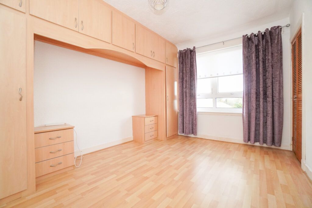 2 bed flat for sale in Birch Road, Clydebank G81, £92,500