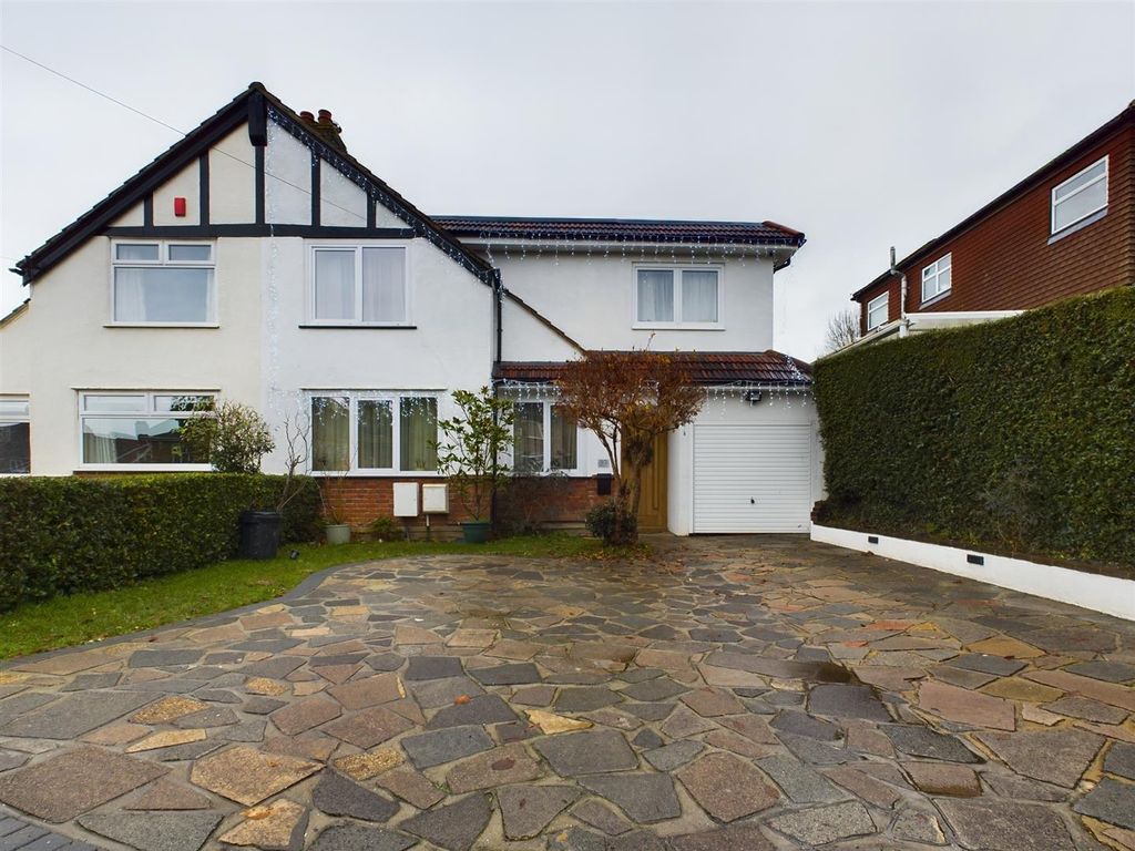 4 bed property for sale in Rickman Hill, Chipstead, Coulsdon CR5, £750,000