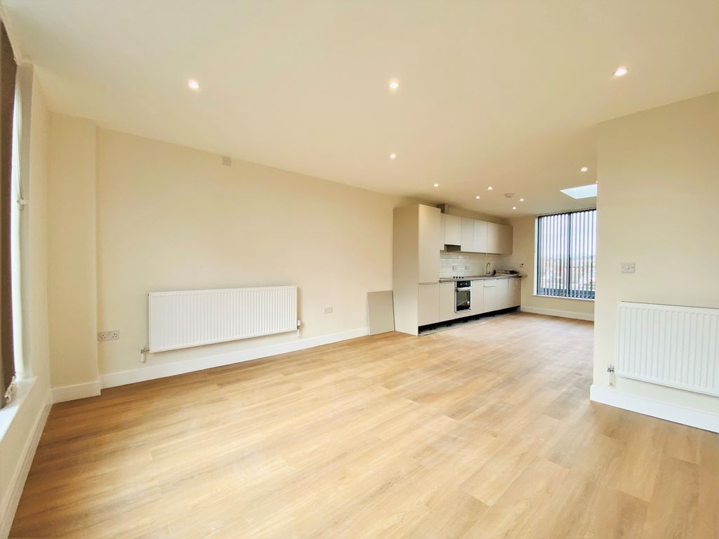 2 bed flat to rent in East Barnet Road, Barnet EN4, £1,850 pcm