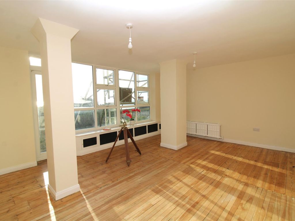 2 bed flat to rent in Marine Gate, Marine Drive, Brighton BN2, £1,900 pcm