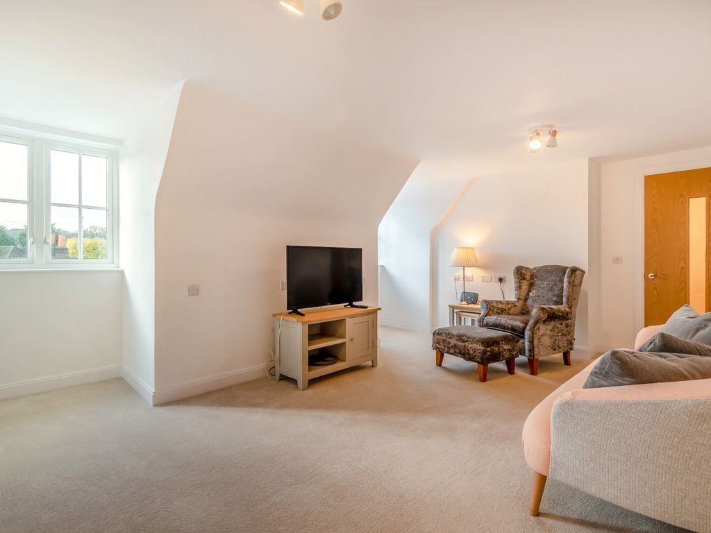 1 bed flat for sale in The Broadway, Amersham HP7, £262,500